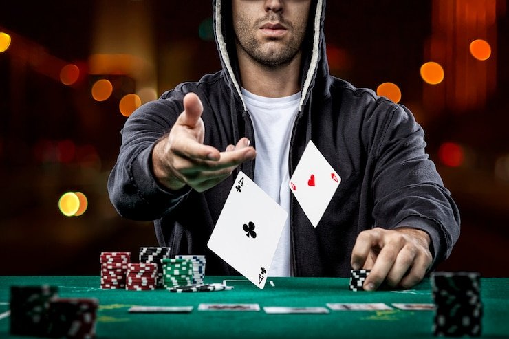 Permainan Blackjack Live Meja Blackjack live dengan dealer dan pemain di studio kasino ion55